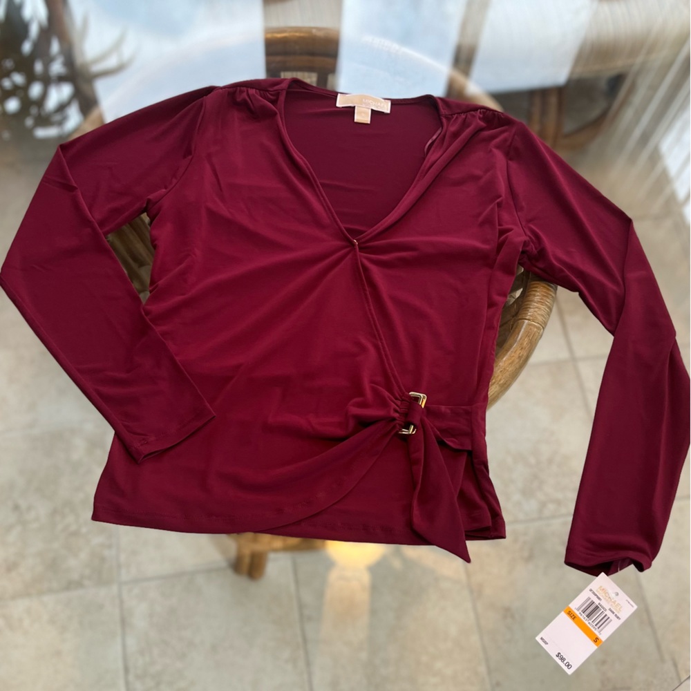 🍷MICHEAL KHORS🍷 - Dark Ruby V-Neck Buckle Blouse Size-S NWT